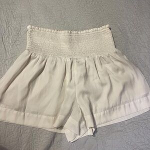 Pants store shorts size M